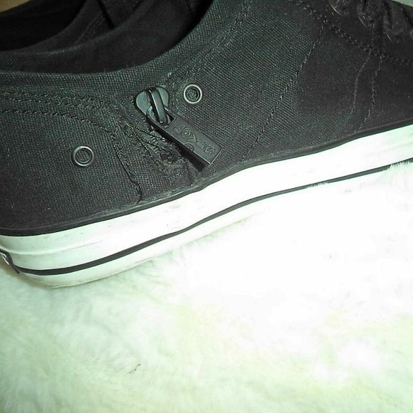 LEVIS SNEAKERS CANVAS LOW CASUAL SKATE SHOES ZIP EX RED TAB BLACK~MENS SIZE 10 - Picture 7 of 8